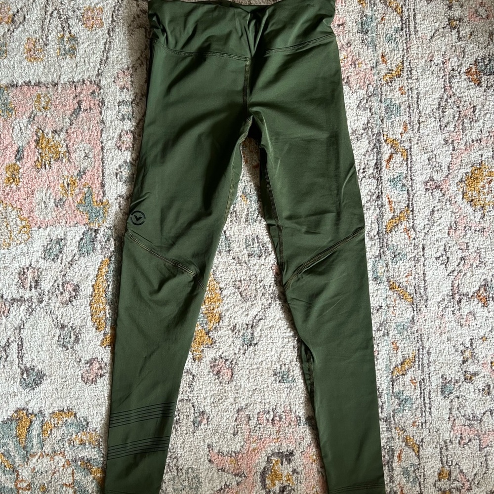 Virus compression tights NWOT